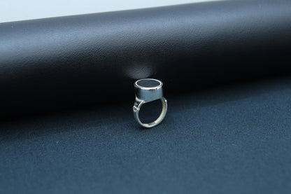 Unisex Oval Urn Ring – 925 Sterling Silver Memorial Ash Ring (15 × 12 mm)