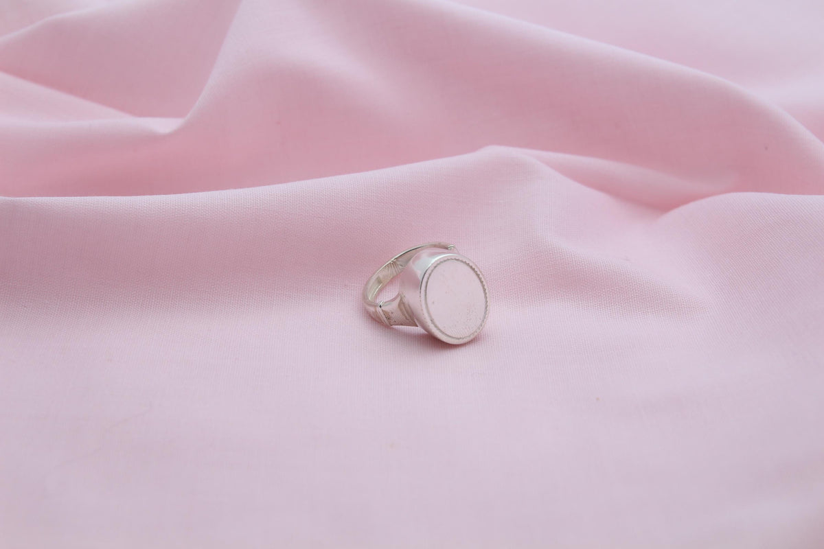 Unisex Oval Urn Ring – 925 Sterling Silver Memorial Ash Ring (15 × 12 mm)