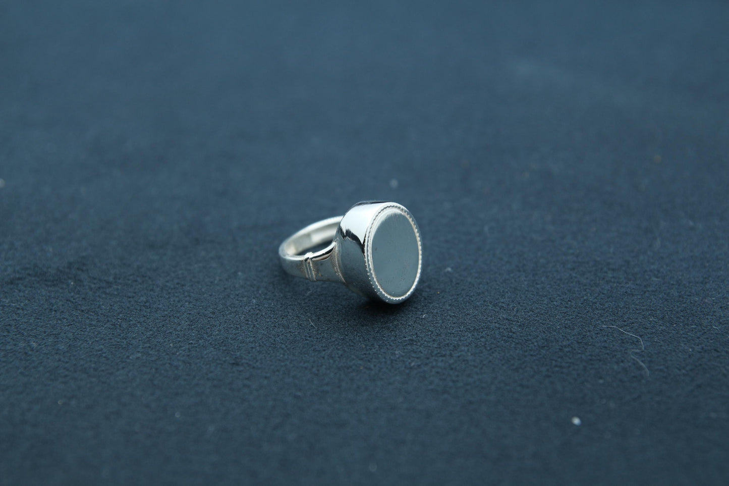 Unisex Oval Urn Ring – 925 Sterling Silver Memorial Ash Ring (15 × 12 mm)