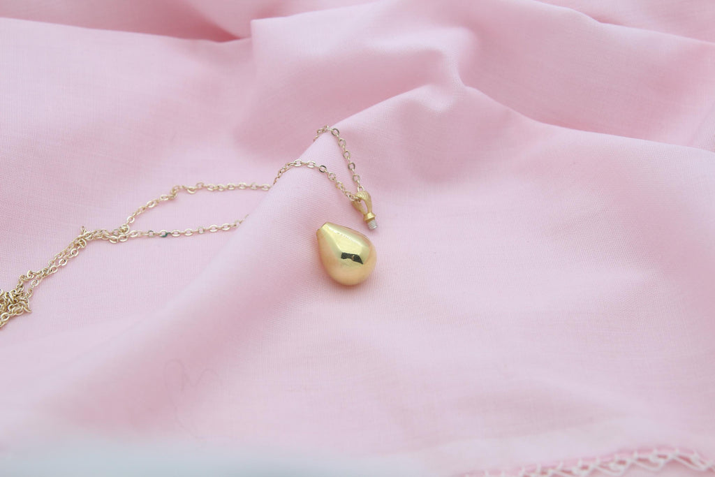 Elegant Teardrop Memorial Urn Necklace – 925 Sterling Silver Keepsake Pendant with Engraving Option (3 Sizes)