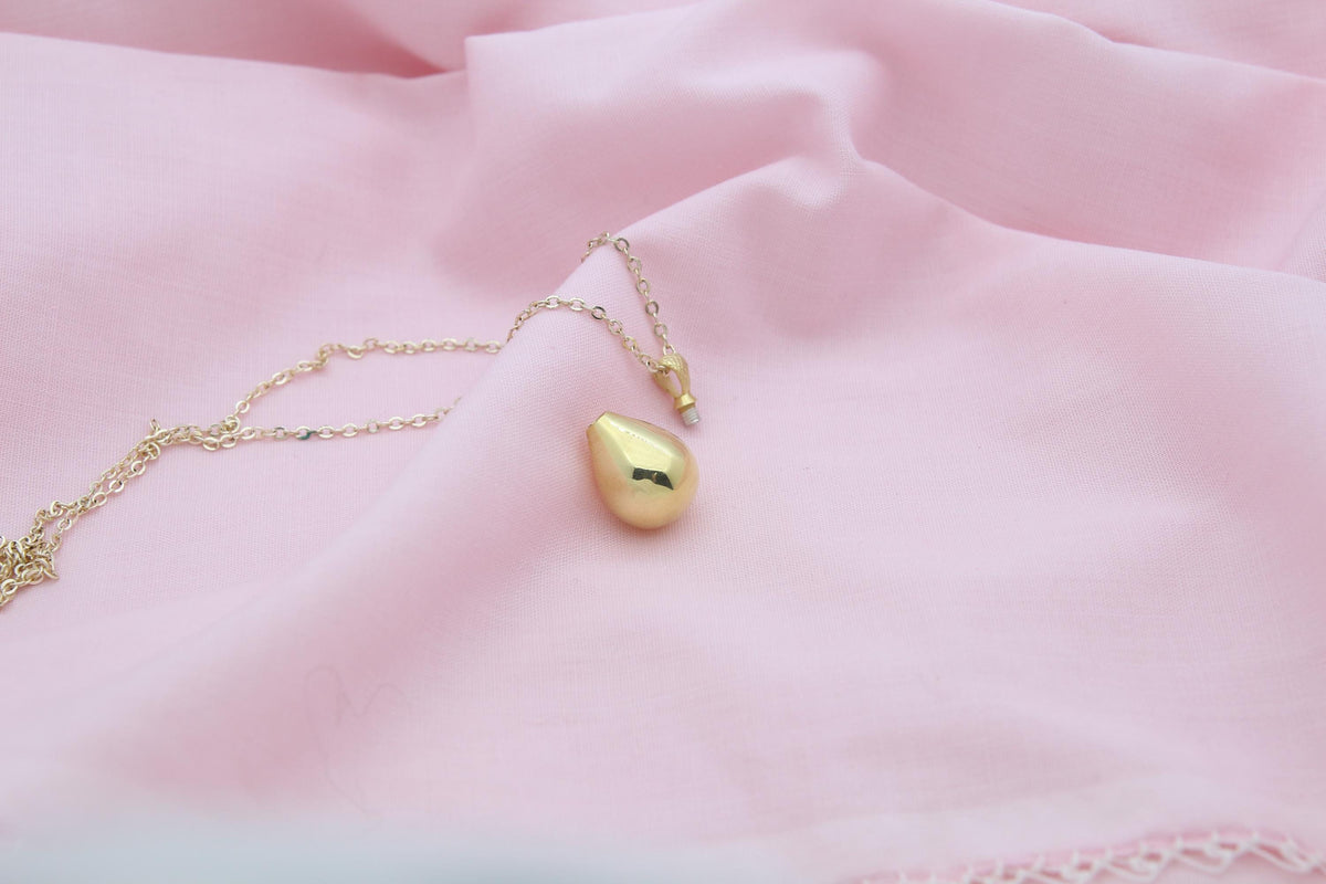 Elegant Teardrop Memorial Urn Necklace – 925 Sterling Silver Keepsake Pendant with Engraving Option (3 Sizes)