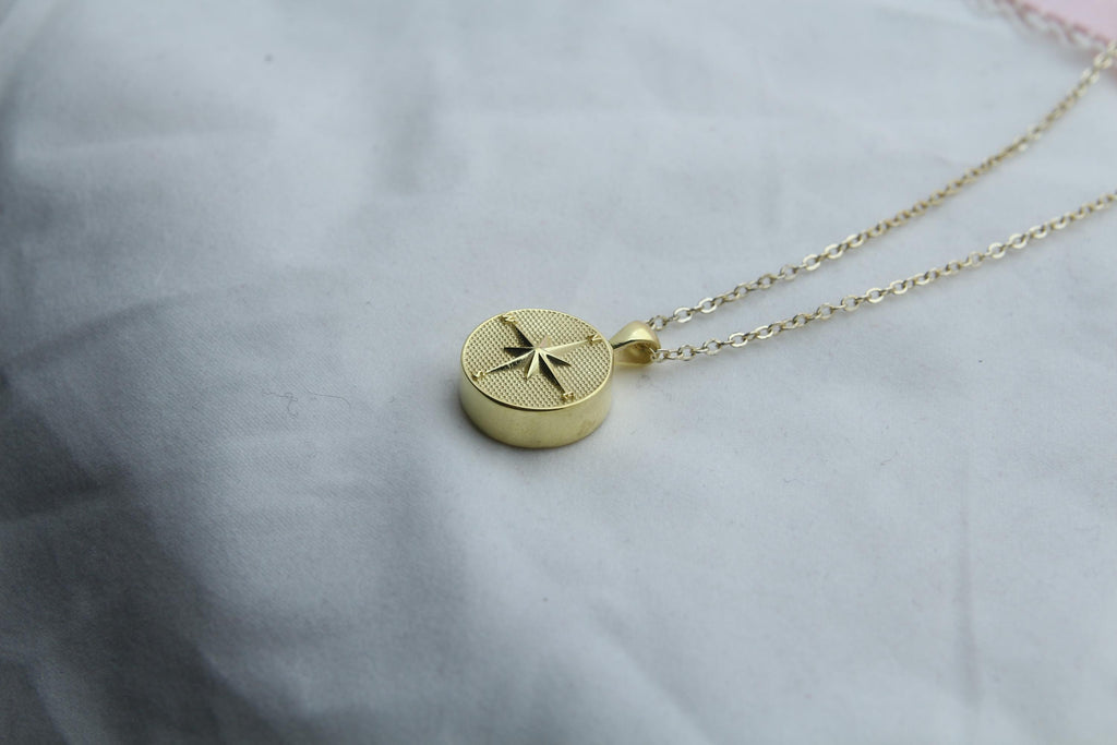 Guiding Star Compass Urn Necklace – 925 Sterling Silver Engravable Memorial Ash Pendant (15 mm)