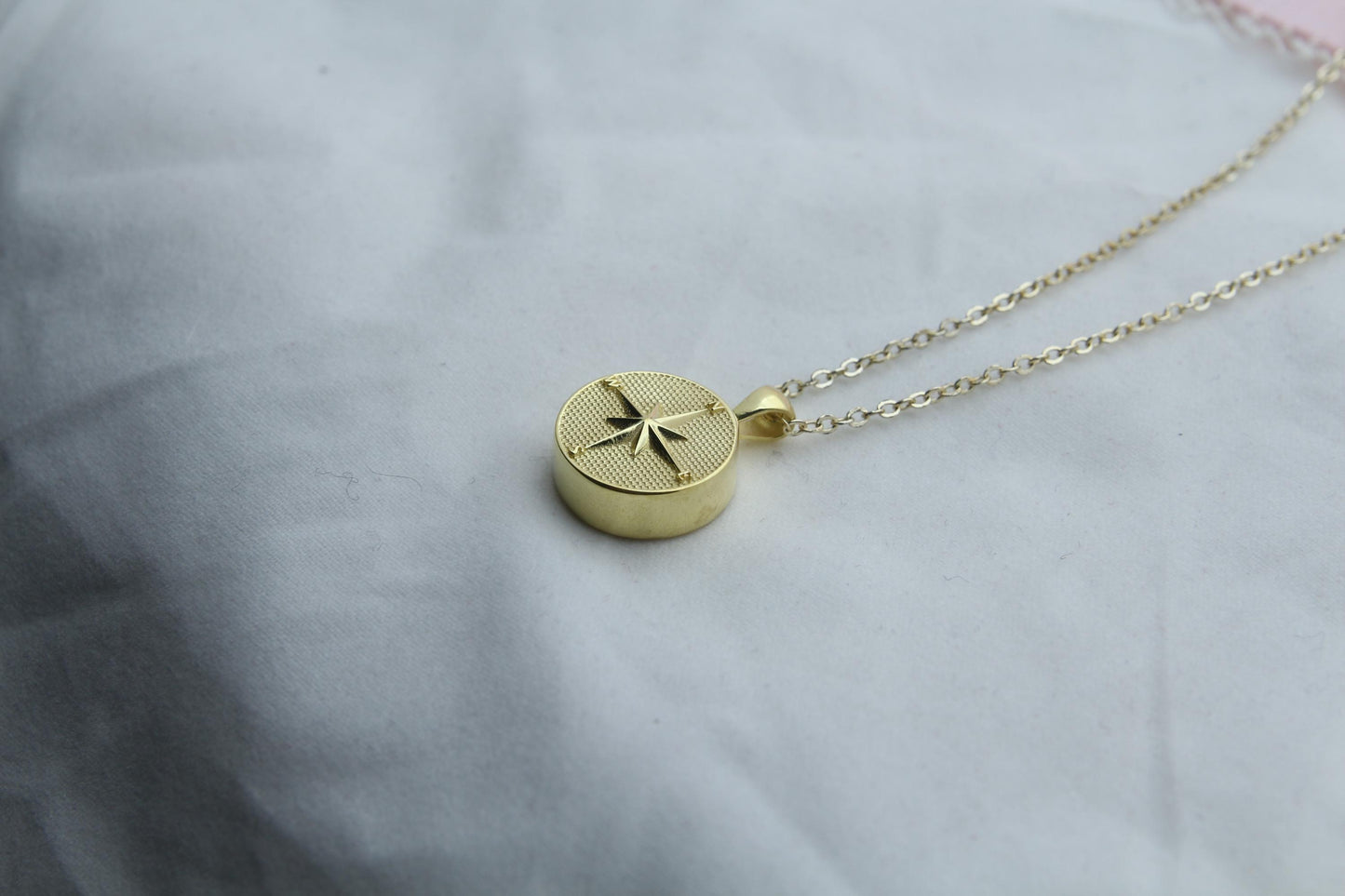 Guiding Star Compass Urn Necklace – 925 Sterling Silver Engravable Memorial Ash Pendant (15 mm)