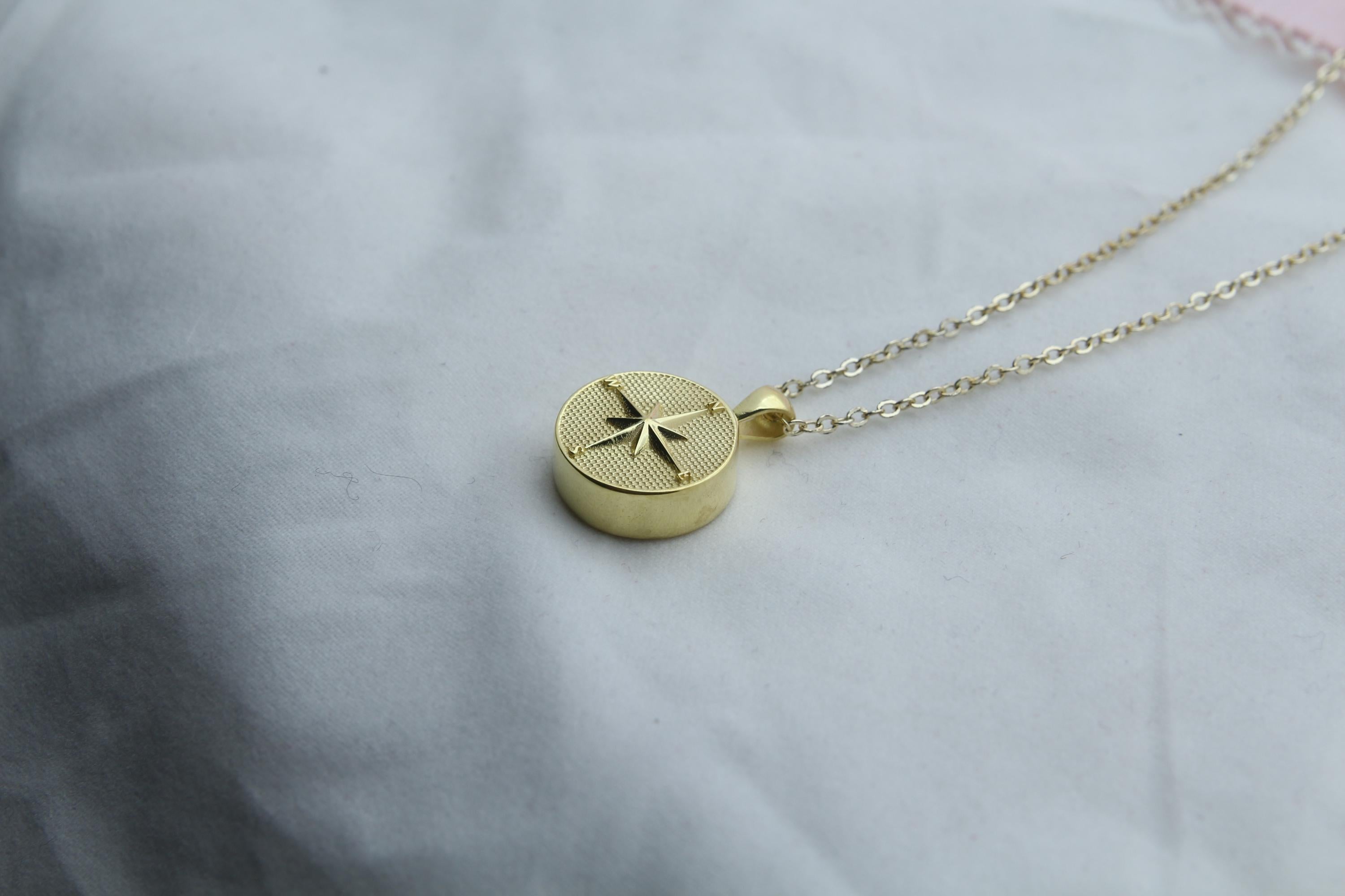 Guiding Star Compass Urn Necklace – 925 Sterling Silver Engravable Memorial Ash Pendant (15 mm)