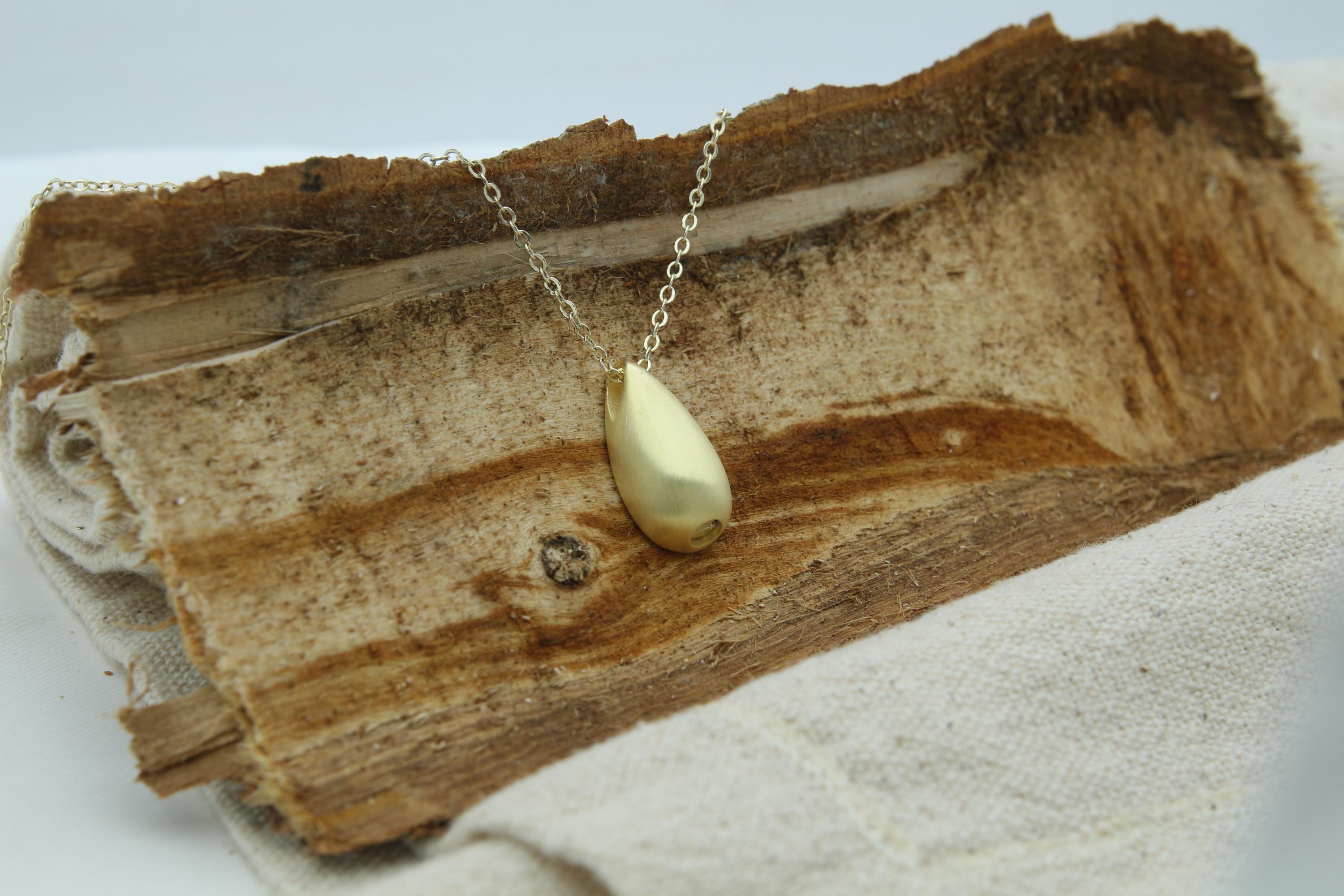 Elegant Teardrop Memorial Urn Necklace – 925 Sterling Silver Ash Holder Pendant – Custom Engraving Available