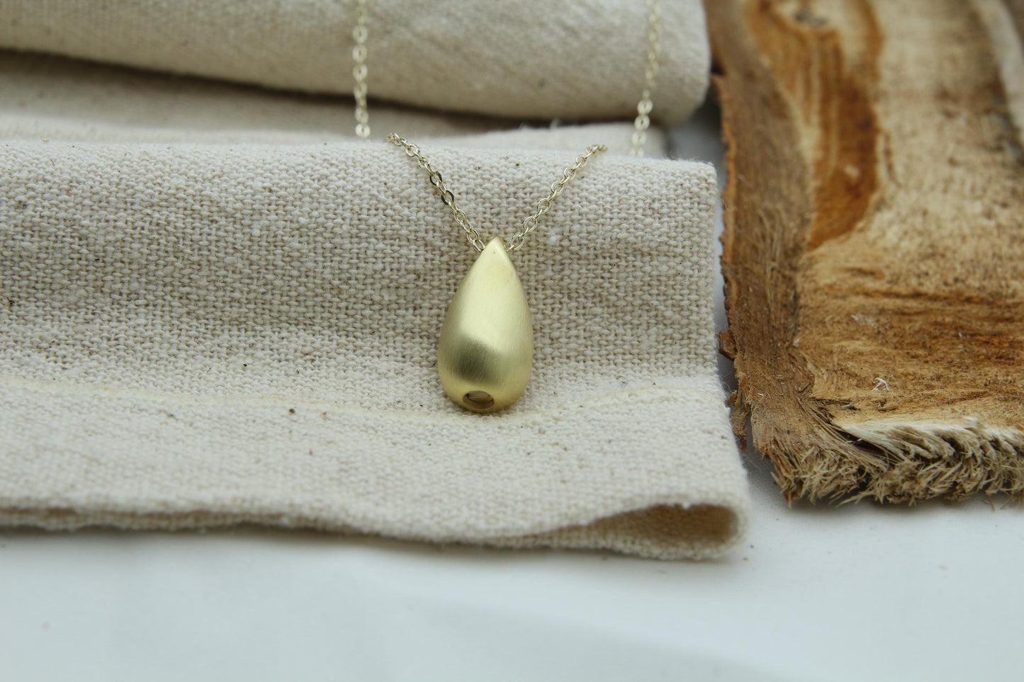 Elegant Teardrop Memorial Urn Necklace – 925 Sterling Silver Ash Holder Pendant – Custom Engraving Available