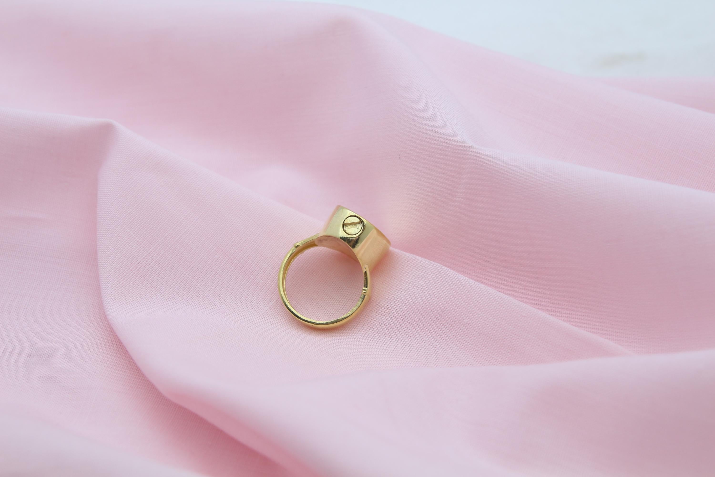 Oval Urn Ring – 925 Sterling Silver Memorial Ash Ring (15 × 12 mm)