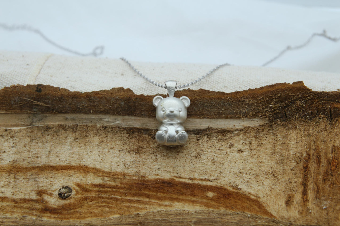 Bear Spirit Urn Necklace – 925 Sterling Silver Memorial Ash Pendant (18 mm)