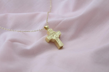 Sacred Cross Jesus Figure Urn Necklace – 925 Sterling Silver Memorial Ash Pendant (24 mm)