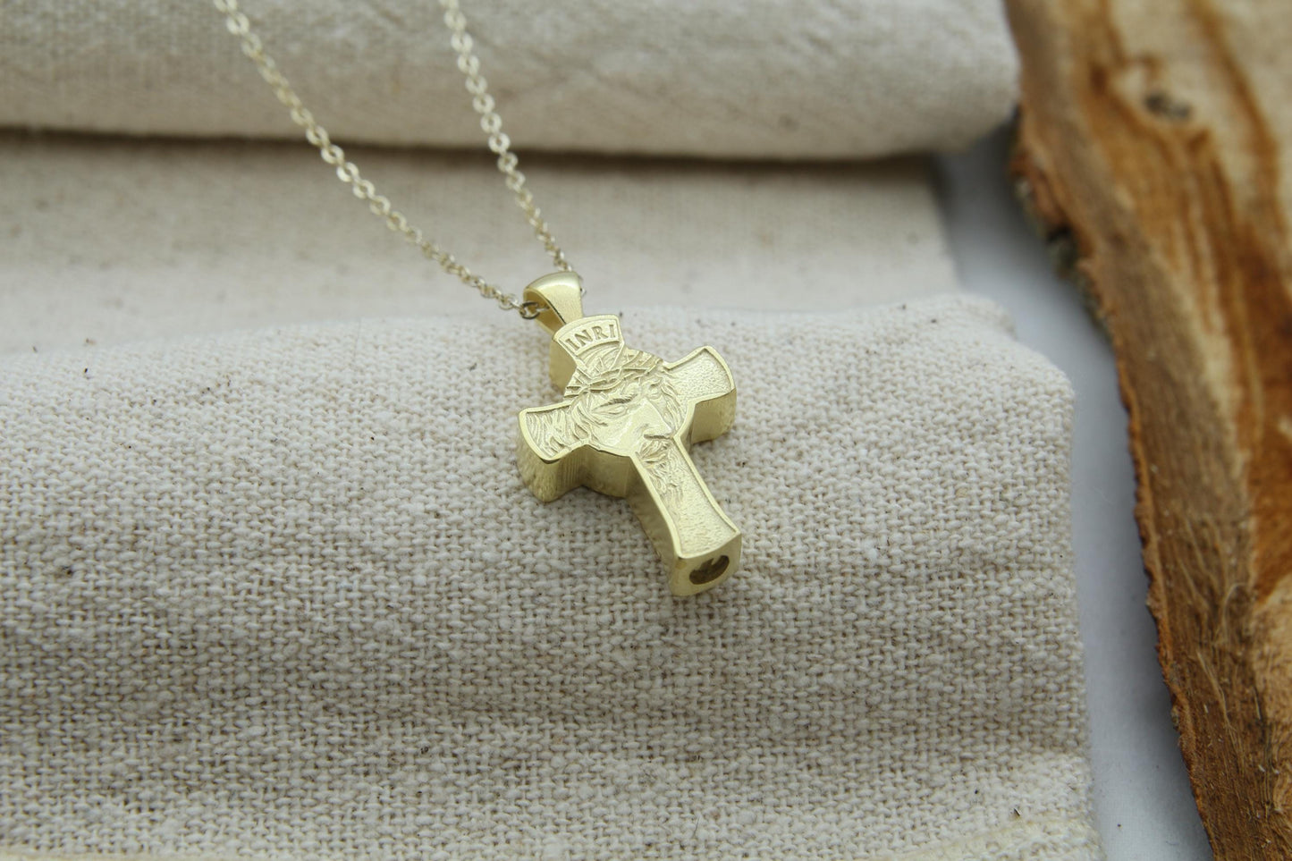 Sacred Cross Jesus Figure Urn Necklace – 925 Sterling Silver Memorial Ash Pendant (24 mm)
