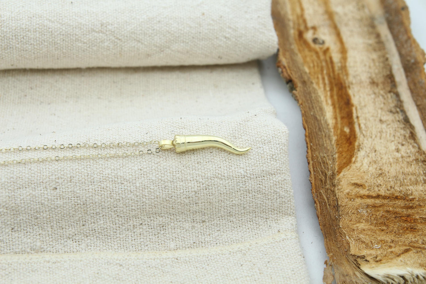 Cornicello Spirit Urn Necklace – 925 Sterling Silver Italian Horn Ash Pendant (26 mm)