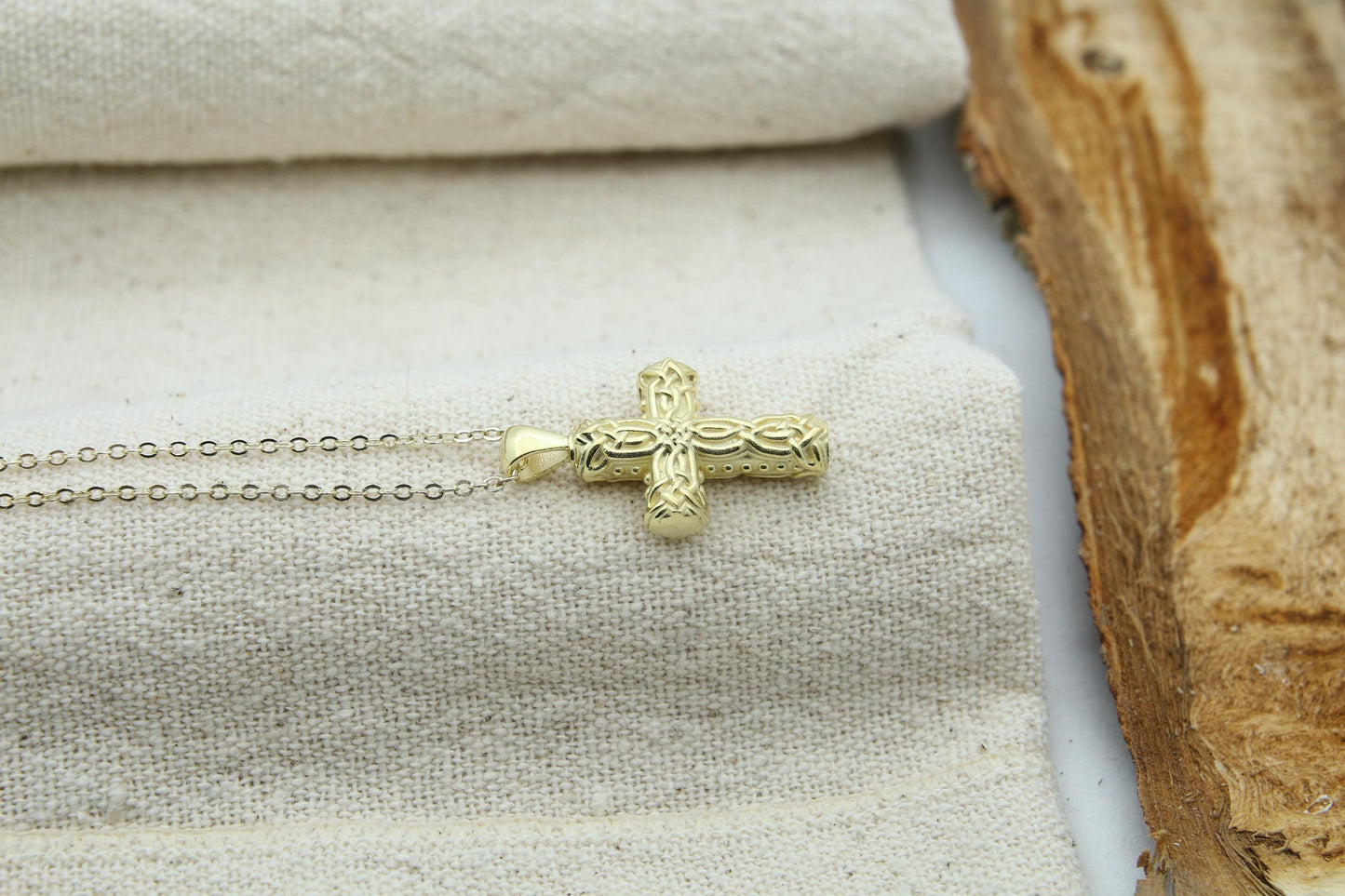 Celtic Cross Heritage Urn Necklace – 925 Sterling Silver Memorial Ash Pendant (24 mm)