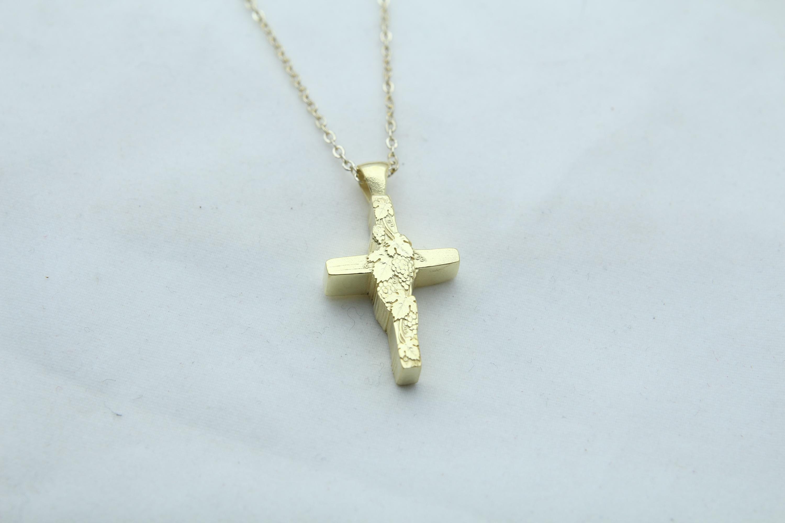 Grapevine Heritage Cross Urn Necklace – 925 Sterling Silver Ash Pendant with Optional Engraving (24 mm)