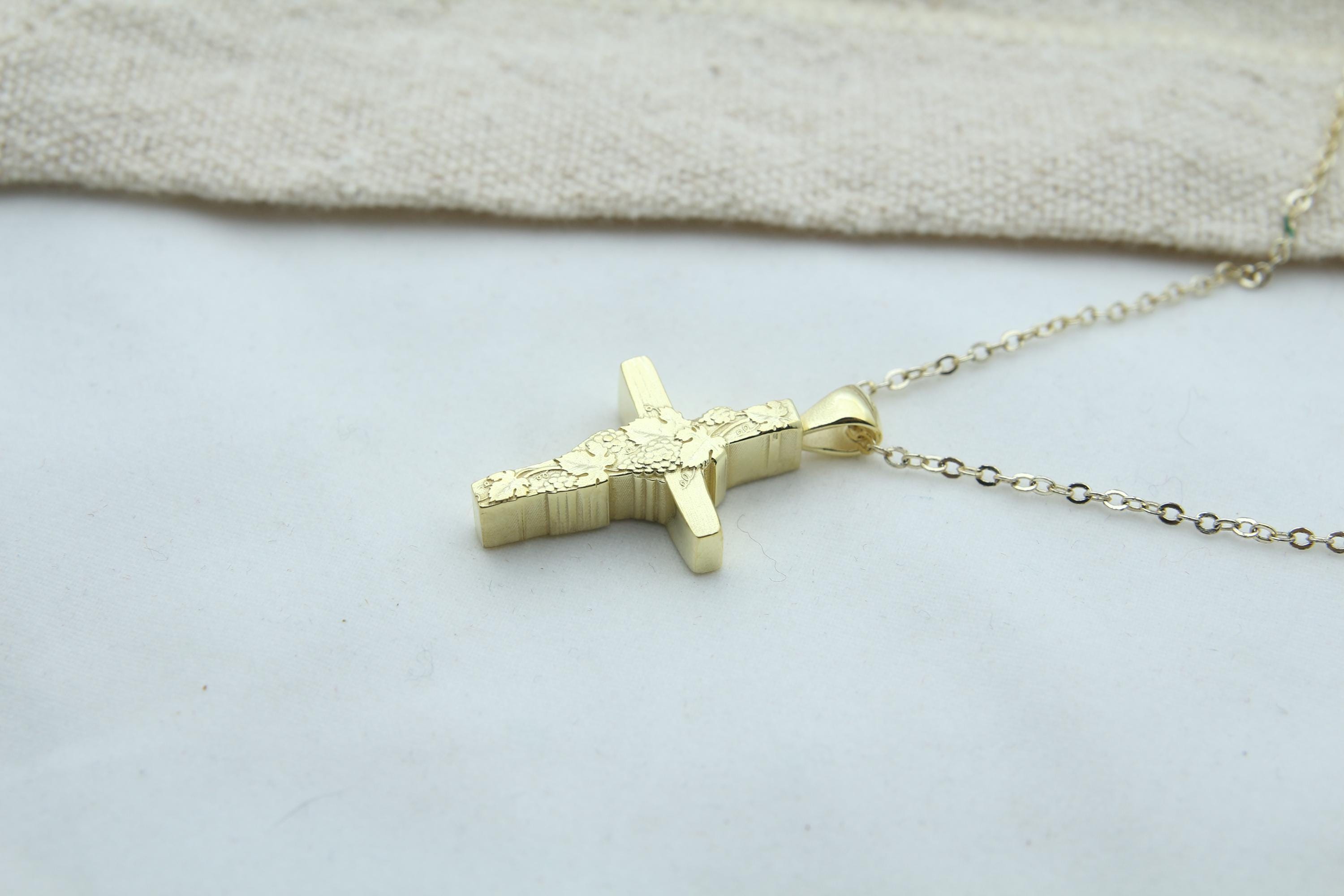 Grapevine Heritage Cross Urn Necklace – 925 Sterling Silver Ash Pendant with Optional Engraving (24 mm)
