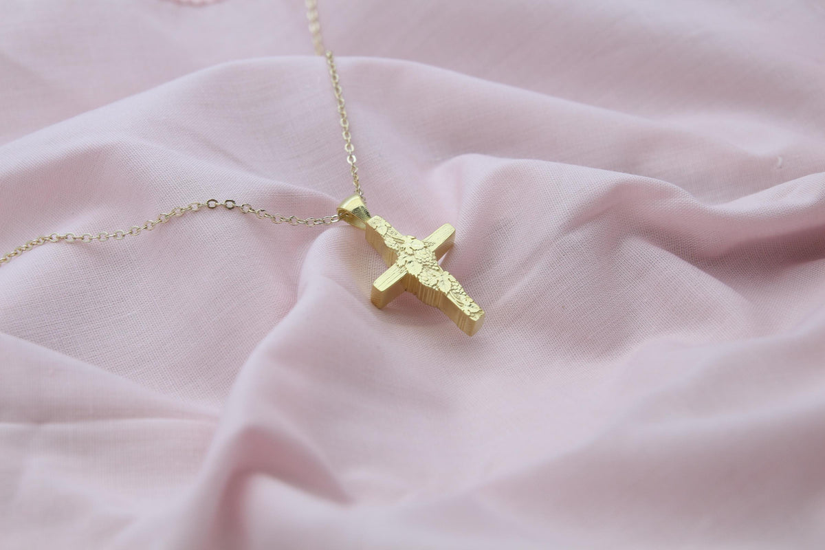 Grapevine Heritage Cross Urn Necklace – 925 Sterling Silver Ash Pendant with Optional Engraving (24 mm)