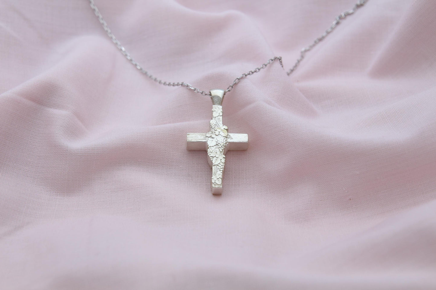 Vine Cross Memorial Urn Necklace – 925 Sterling Silver Grape Motif Ash Pendant with Optional Engraving (24 mm)