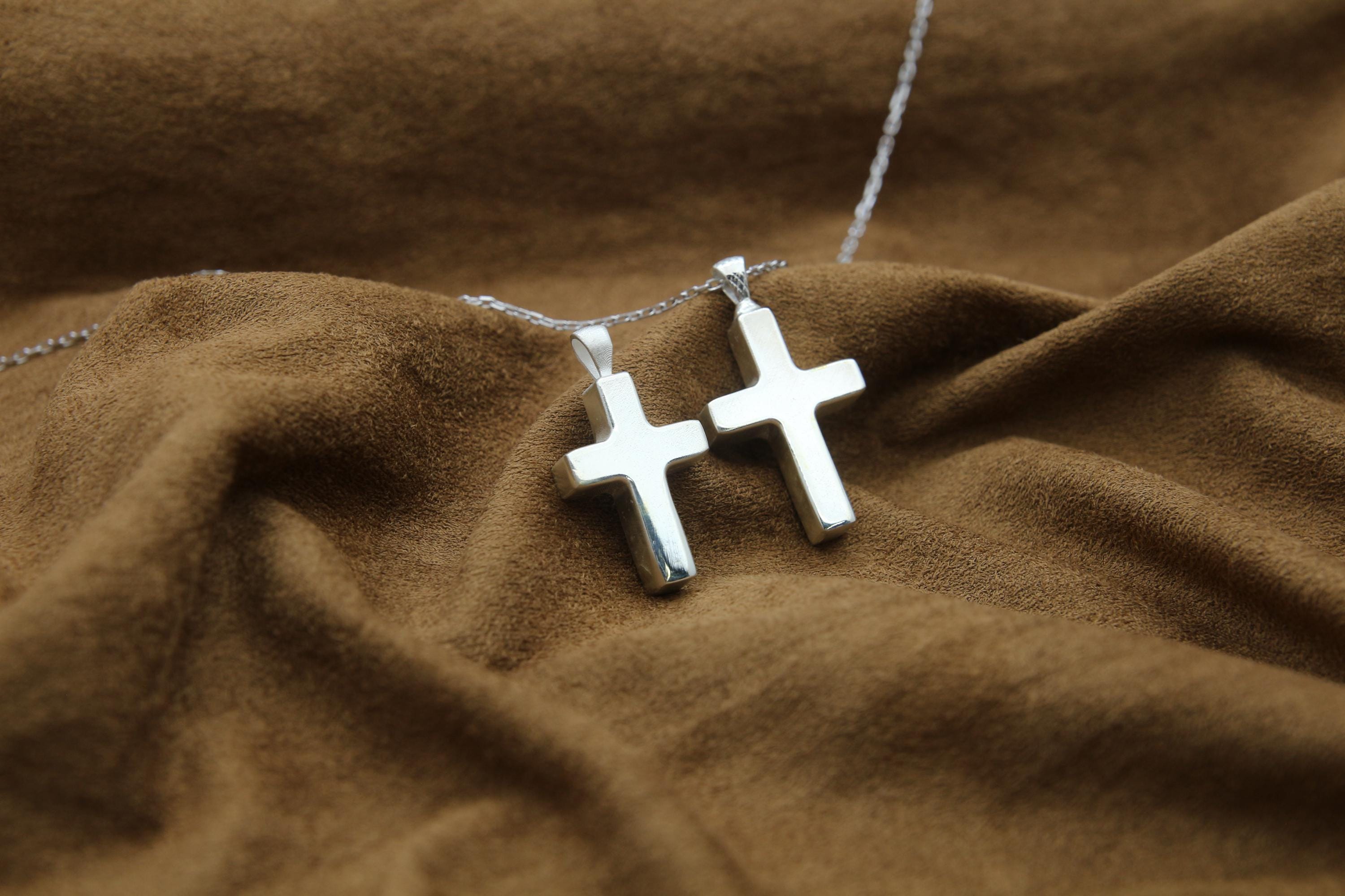 Cross Urn Necklace – 925 Sterling Silver Memorial Ash Pendant with Optional Engraving