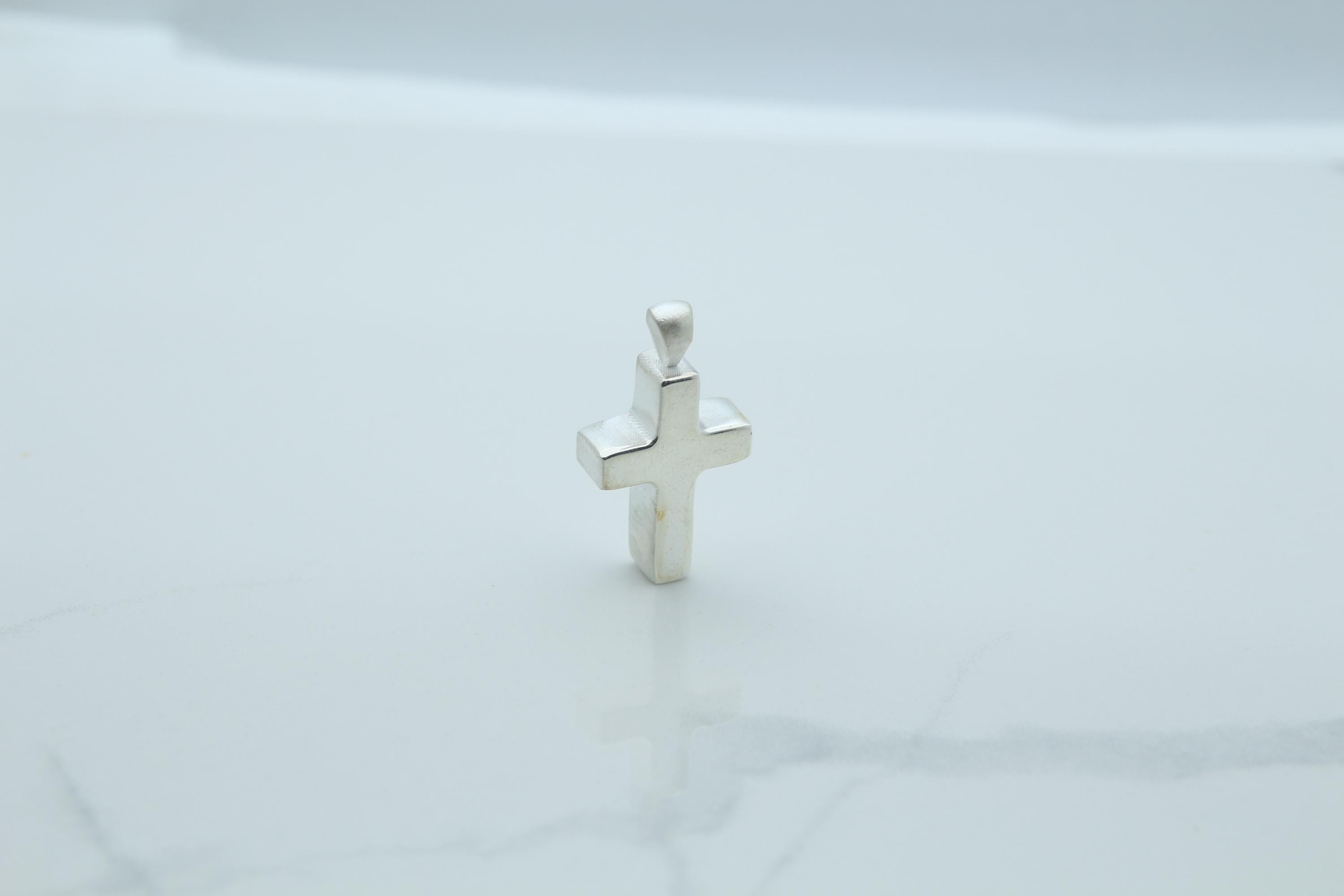 Cross Urn Necklace – 925 Sterling Silver Memorial Ash Pendant with Optional Engraving
