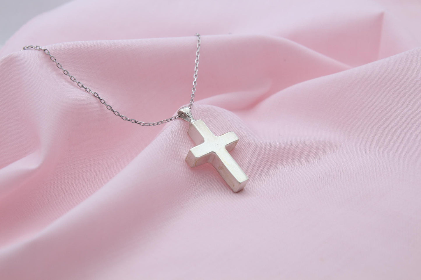 Cross Urn Necklace – 925 Sterling Silver Memorial Ash Pendant with Optional Engraving