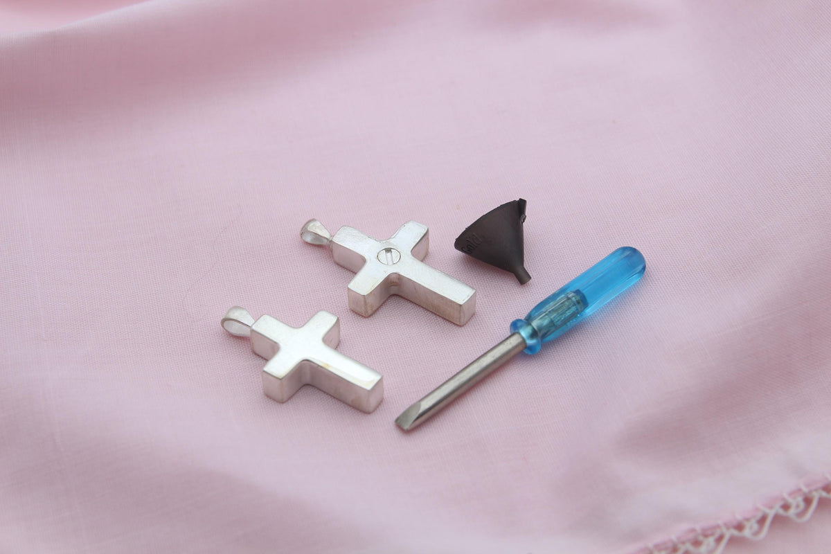 Cross Urn Necklace – 925 Sterling Silver Memorial Ash Pendant with Optional Engraving