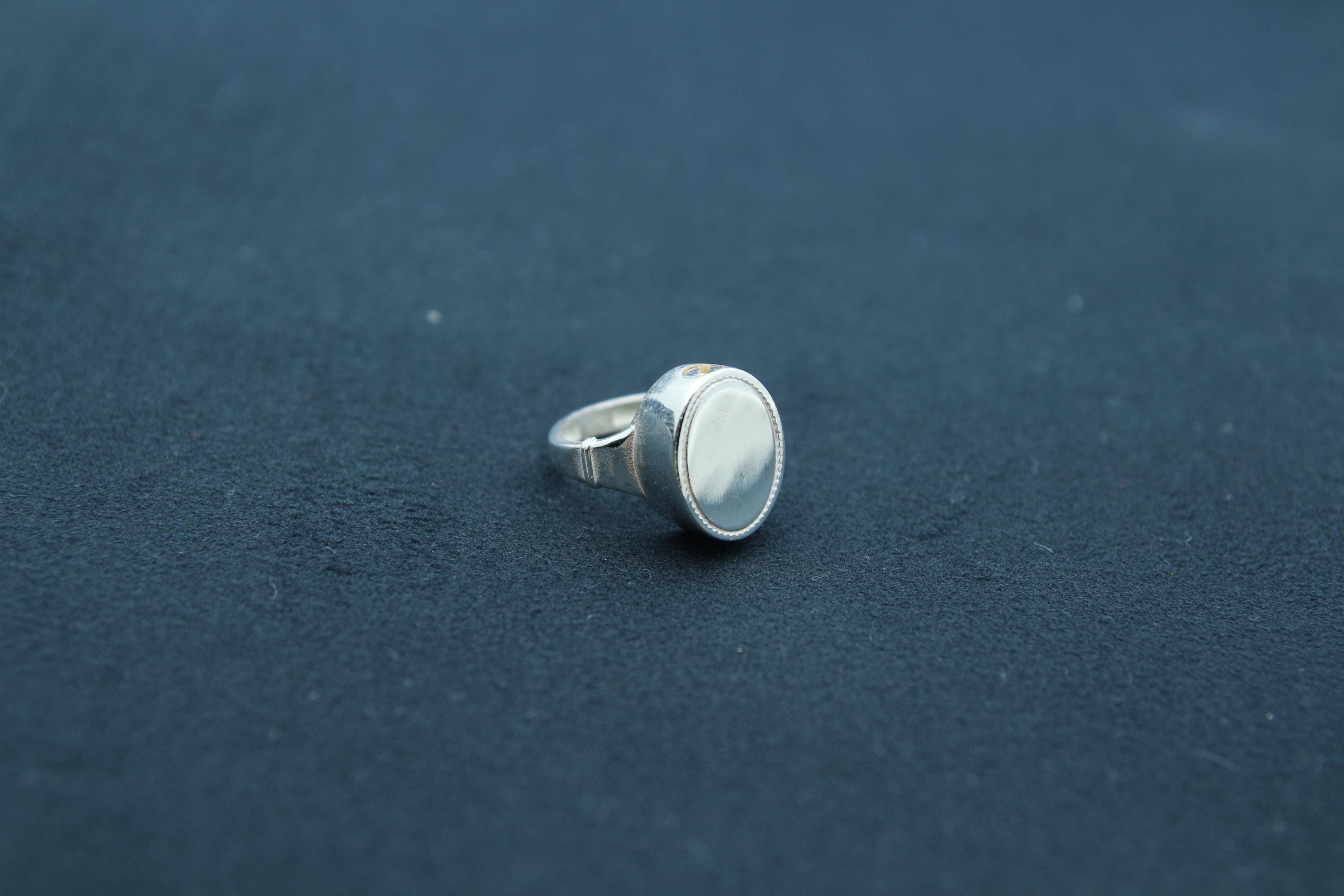 Unisex Oval Urn Ring – 925 Sterling Silver Memorial Ash Ring (15 × 12 mm)
