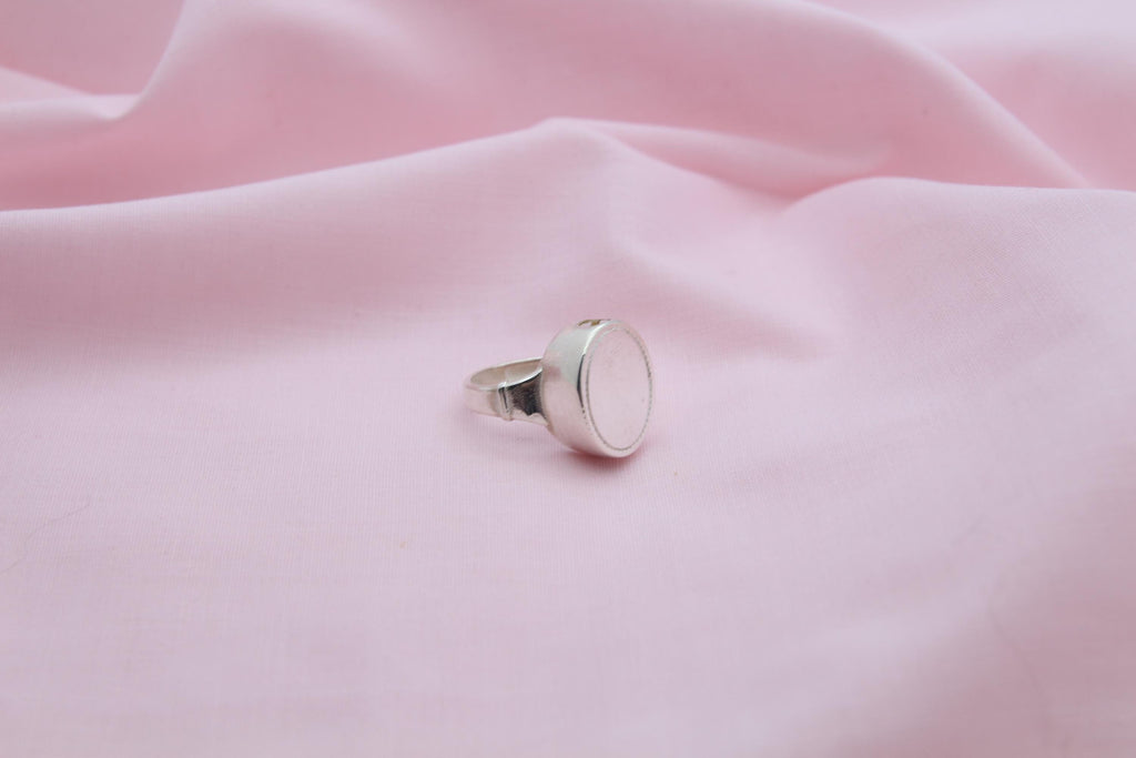 Unisex Oval Urn Ring – 925 Sterling Silver Memorial Ash Ring (15 × 12 mm)