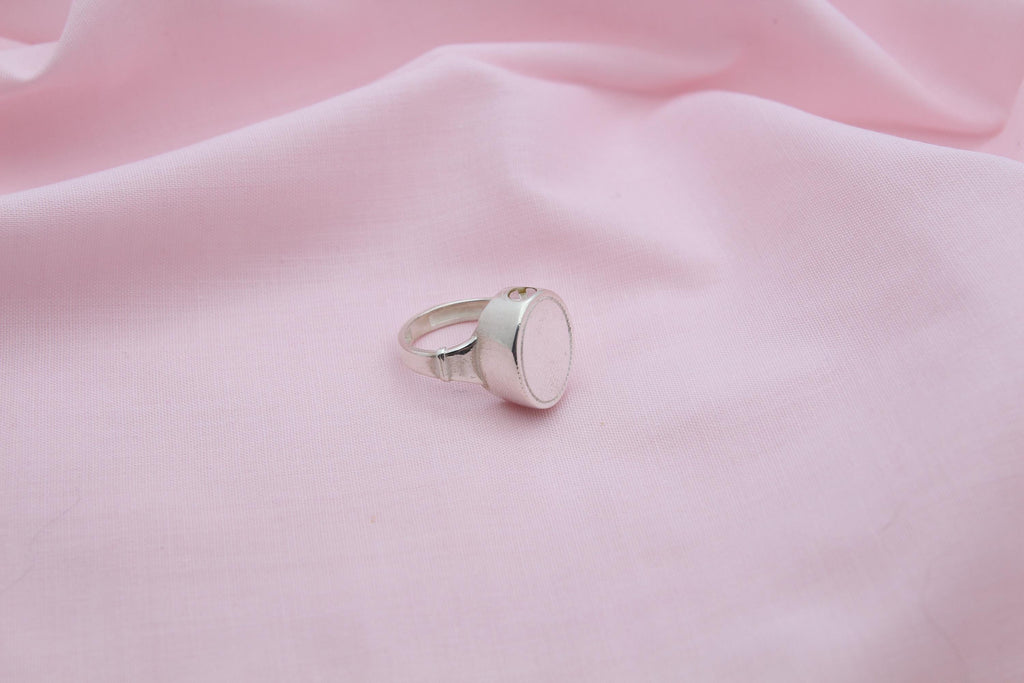 Unisex Oval Urn Ring – 925 Sterling Silver Memorial Ash Ring (15 × 12 mm)