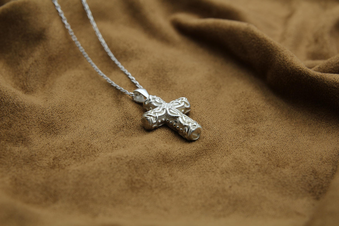 Celtic Cross Heritage Urn Necklace – 925 Sterling Silver Memorial Ash Pendant (24 mm)
