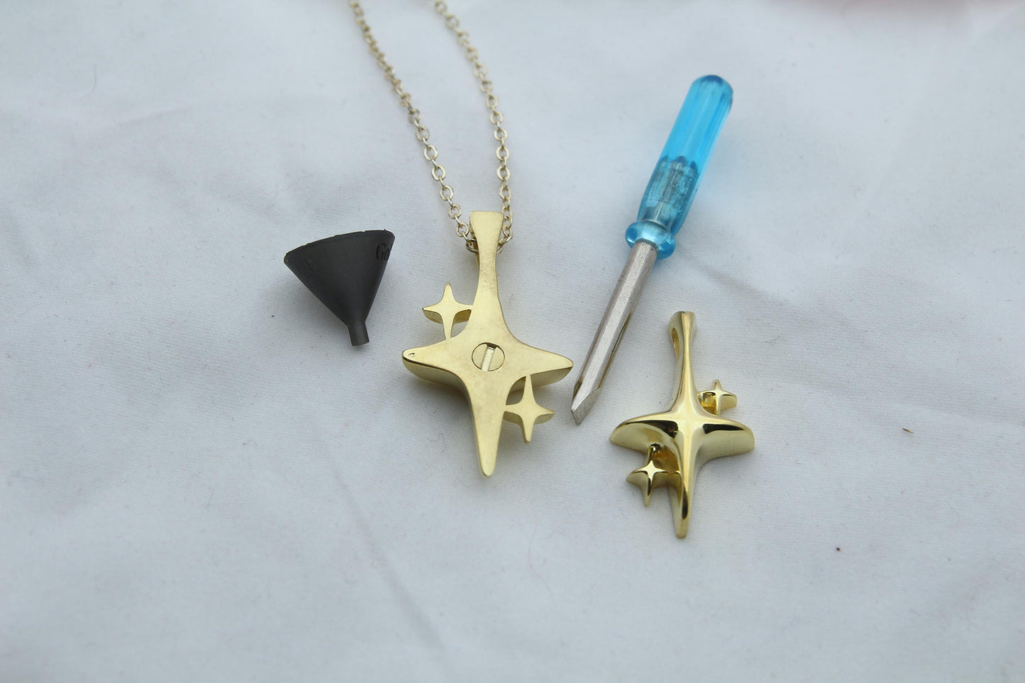 Eternal Polaris Urn Necklace – 925 Sterling Silver North Star Memorial Ash Pendant (26 mm & 32 mm)