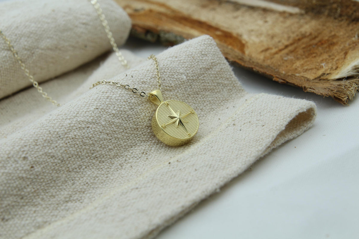 Guiding Star Compass Urn Necklace – 925 Sterling Silver Engravable Memorial Ash Pendant (15 mm)