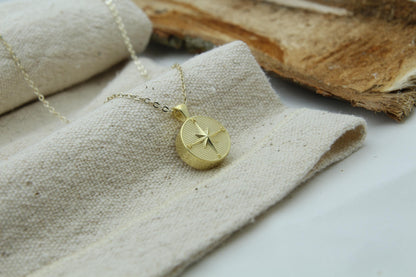 Guiding Star Compass Urn Necklace – 925 Sterling Silver Engravable Memorial Ash Pendant (15 mm)