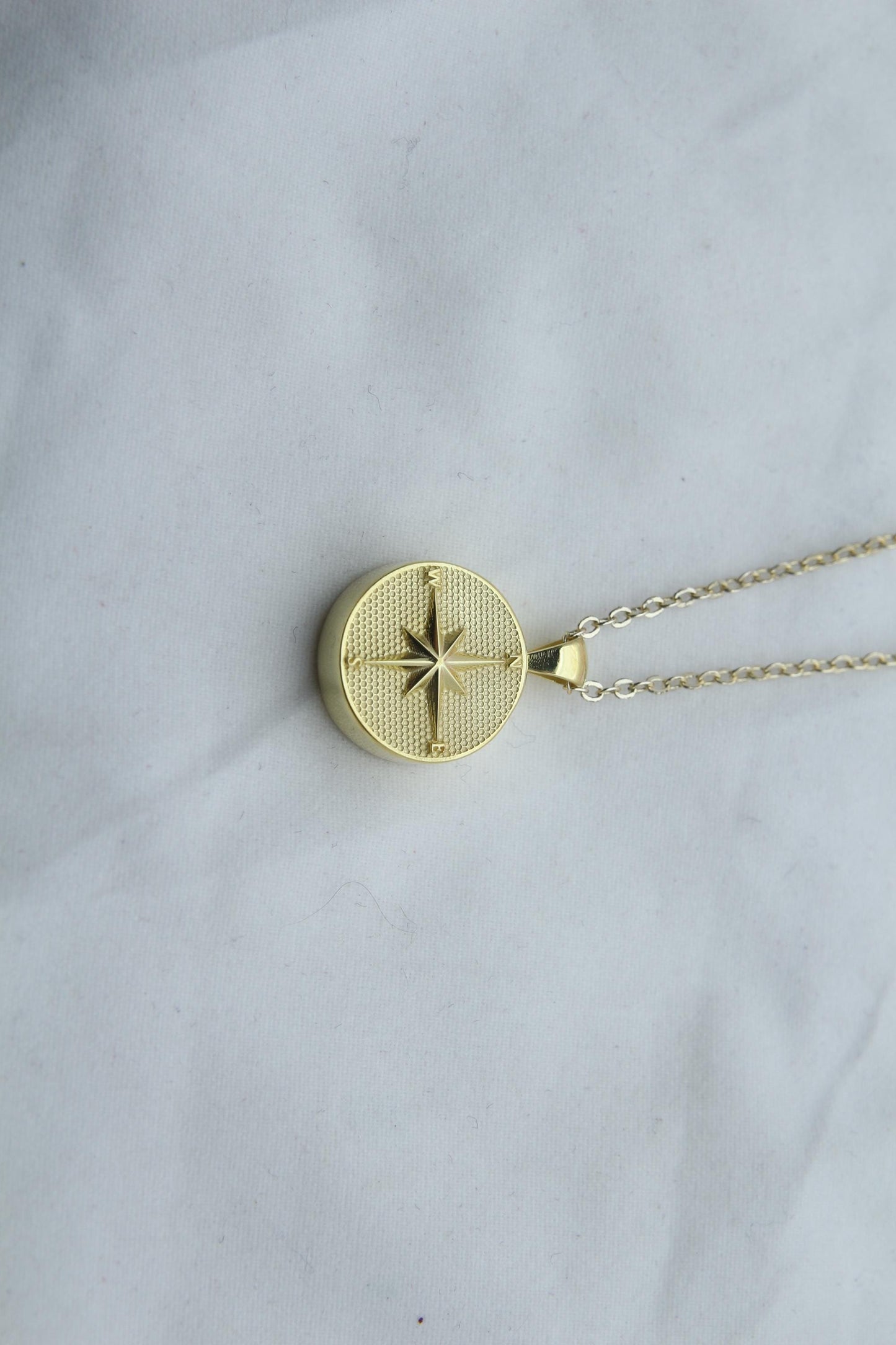 Guiding Star Compass Urn Necklace – 925 Sterling Silver Engravable Memorial Ash Pendant (15 mm)