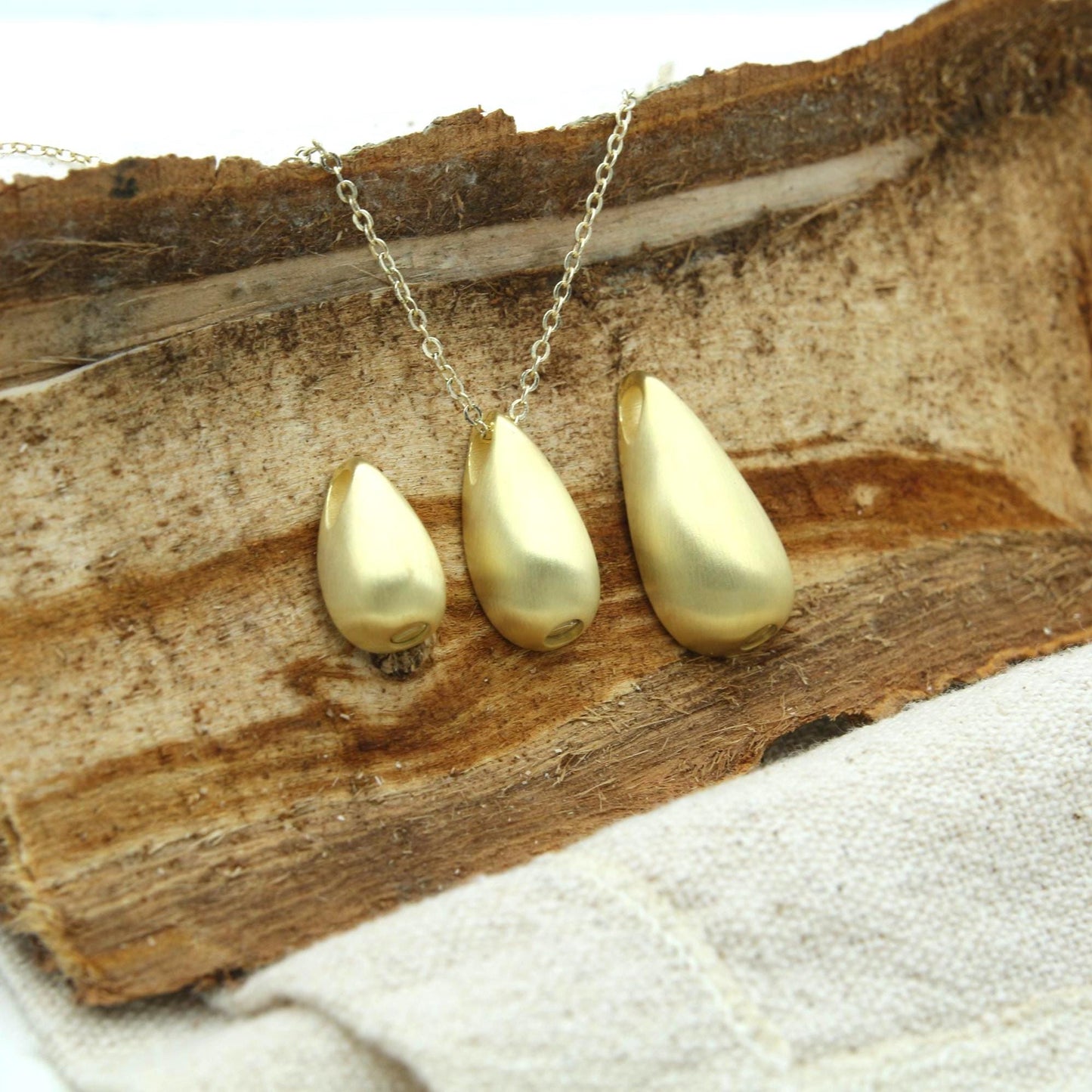 Elegant Teardrop Memorial Urn Necklace – 925 Sterling Silver Ash Holder Pendant – Custom Engraving Available