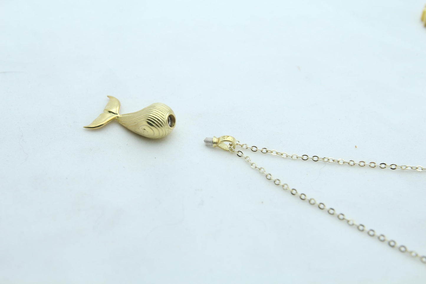 Whale Spirit Memorial Urn Necklace – 925 Sterling Silver Ash Pendant with Optional Engraving (23 mm)