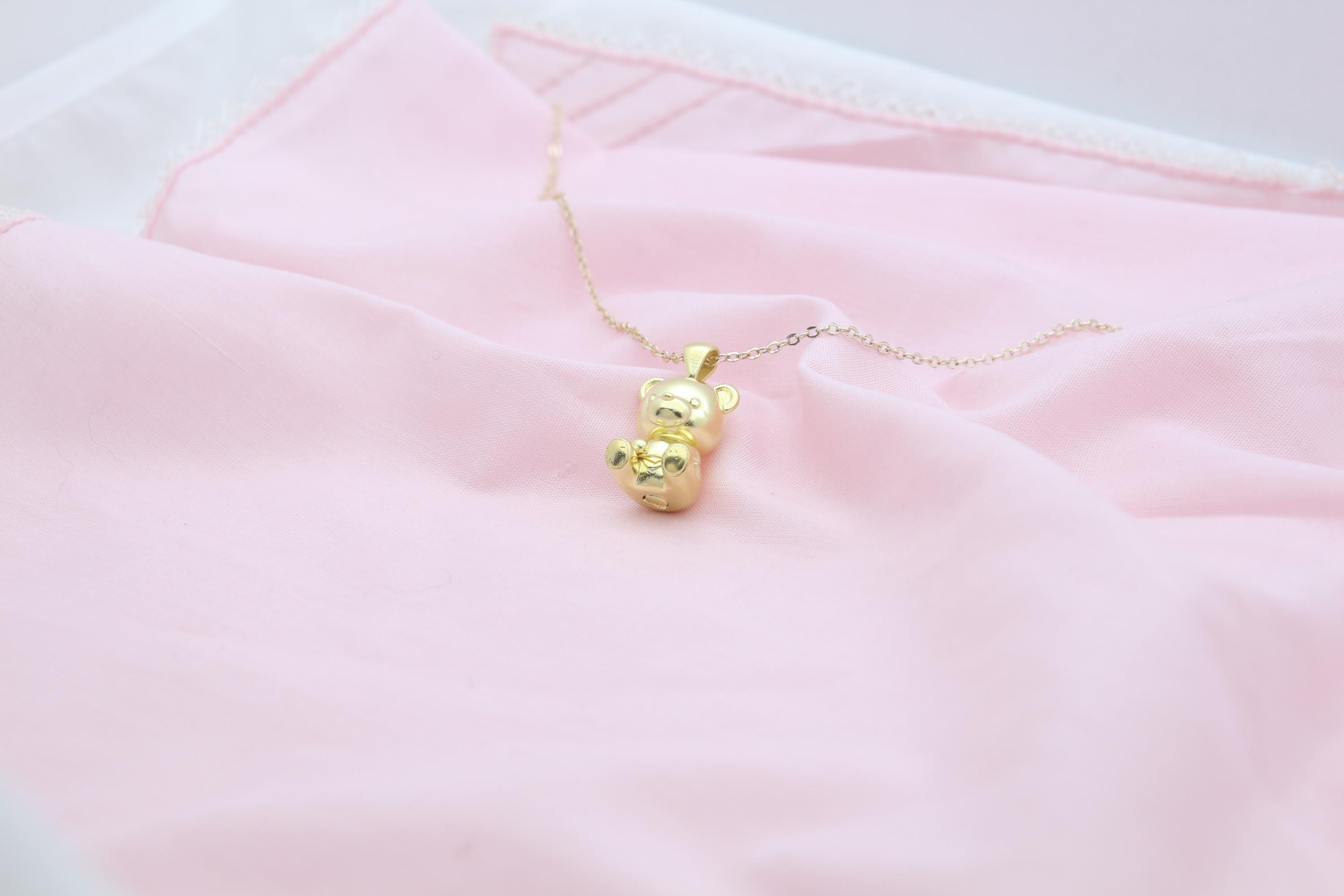 Bear Urn Necklace – 925 Sterling Silver Memorial Ash Pendant (18 mm)