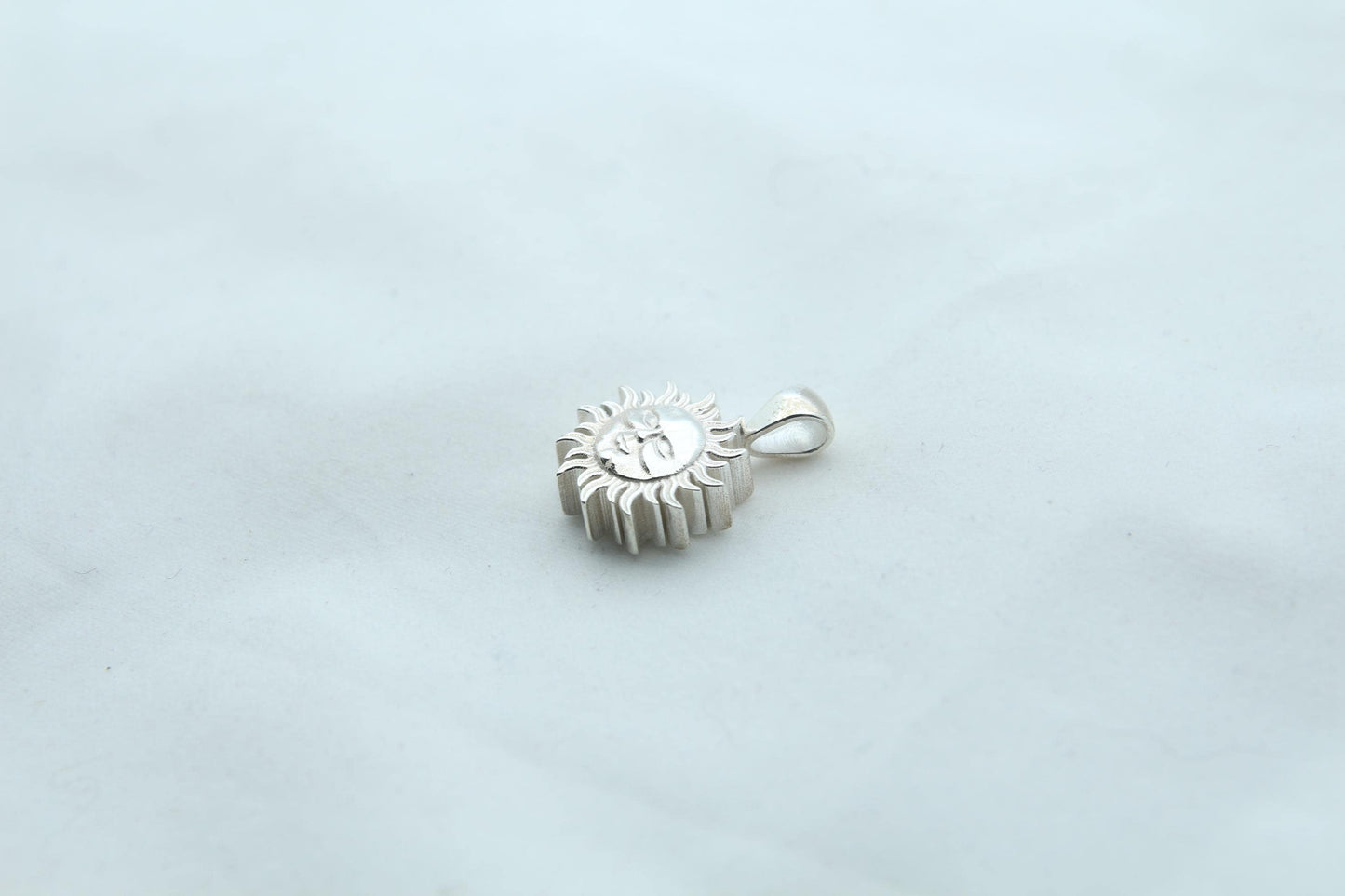 Radiant Sunfire Memorial Urn Necklace – 925 Sterling Silver Sun Ash Pendant with Optional Engraving (14 mm)
