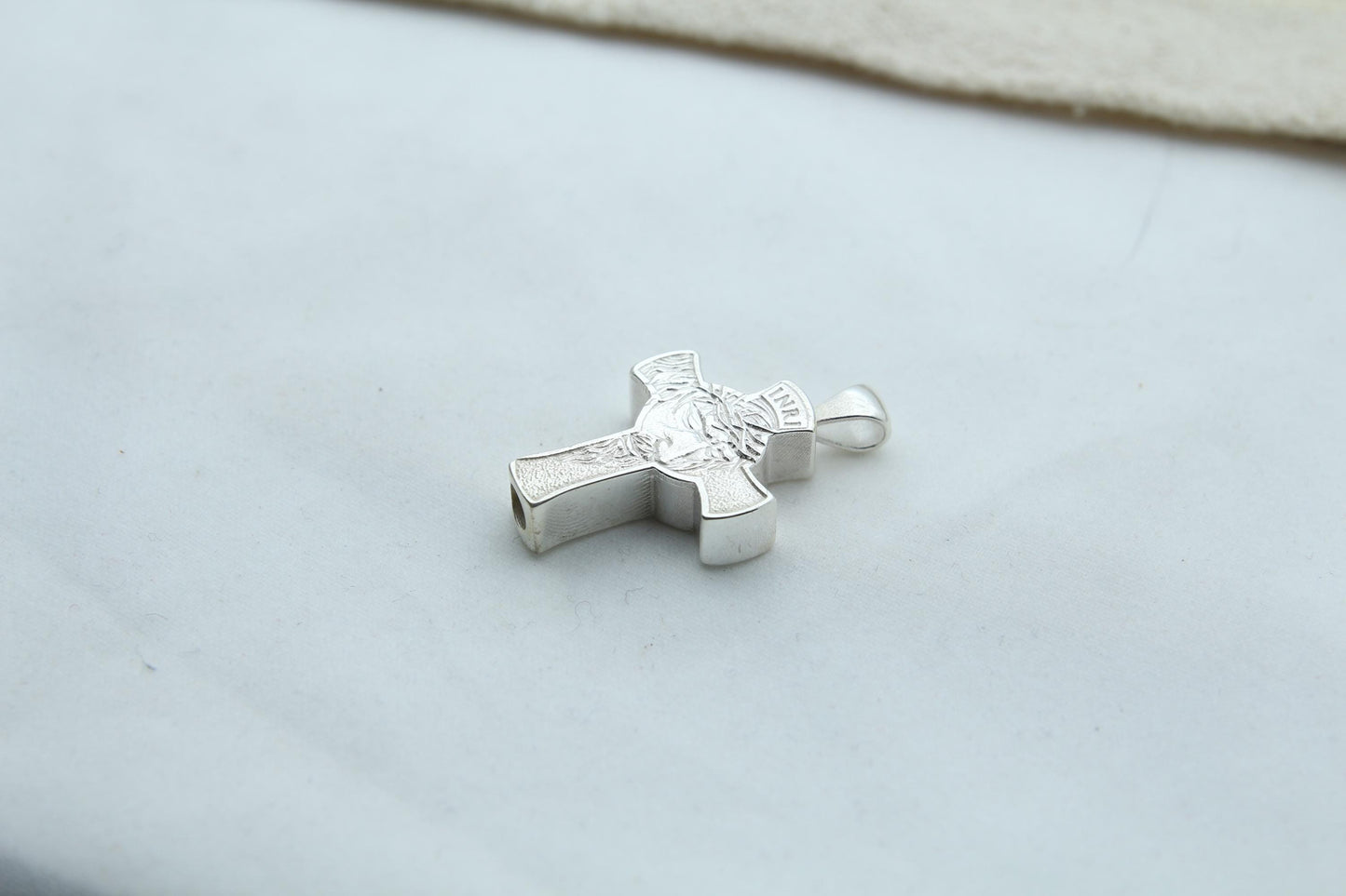 Divine Savior Urn Necklace – 925 Sterling Silver Jesus Cross Ash Pendant (24 mm)