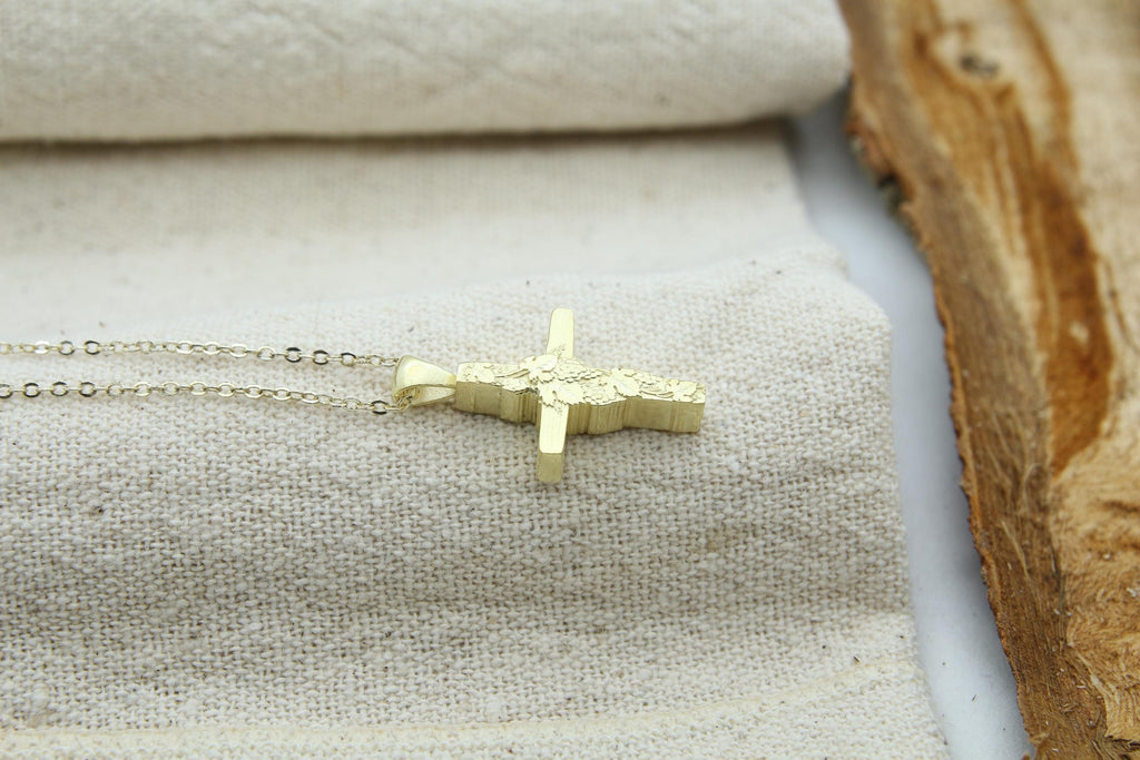 Grapevine Heritage Cross Urn Necklace – 925 Sterling Silver Ash Pendant with Optional Engraving (24 mm)