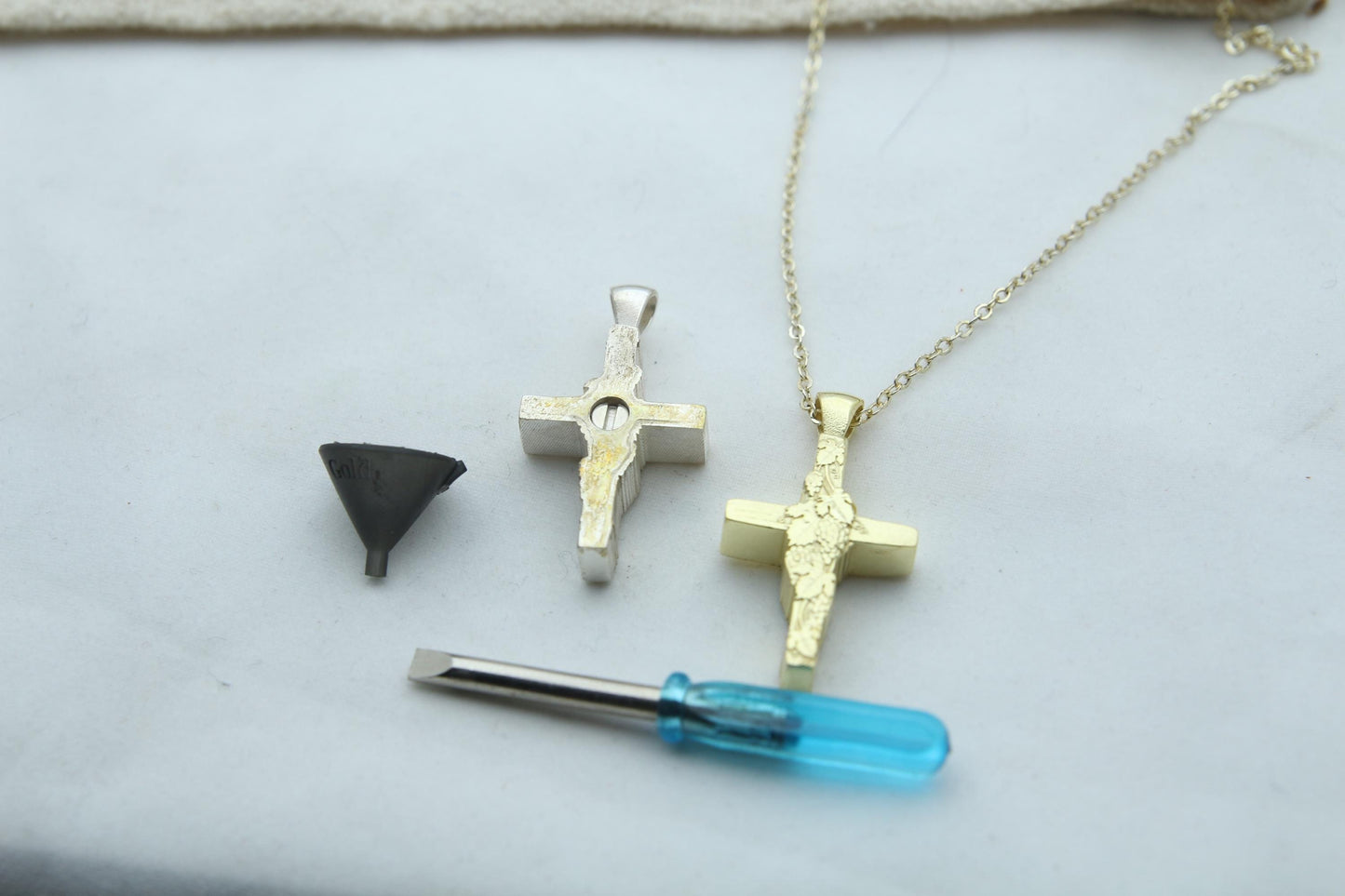 Grapevine Heritage Cross Urn Necklace – 925 Sterling Silver Ash Pendant with Optional Engraving (24 mm)