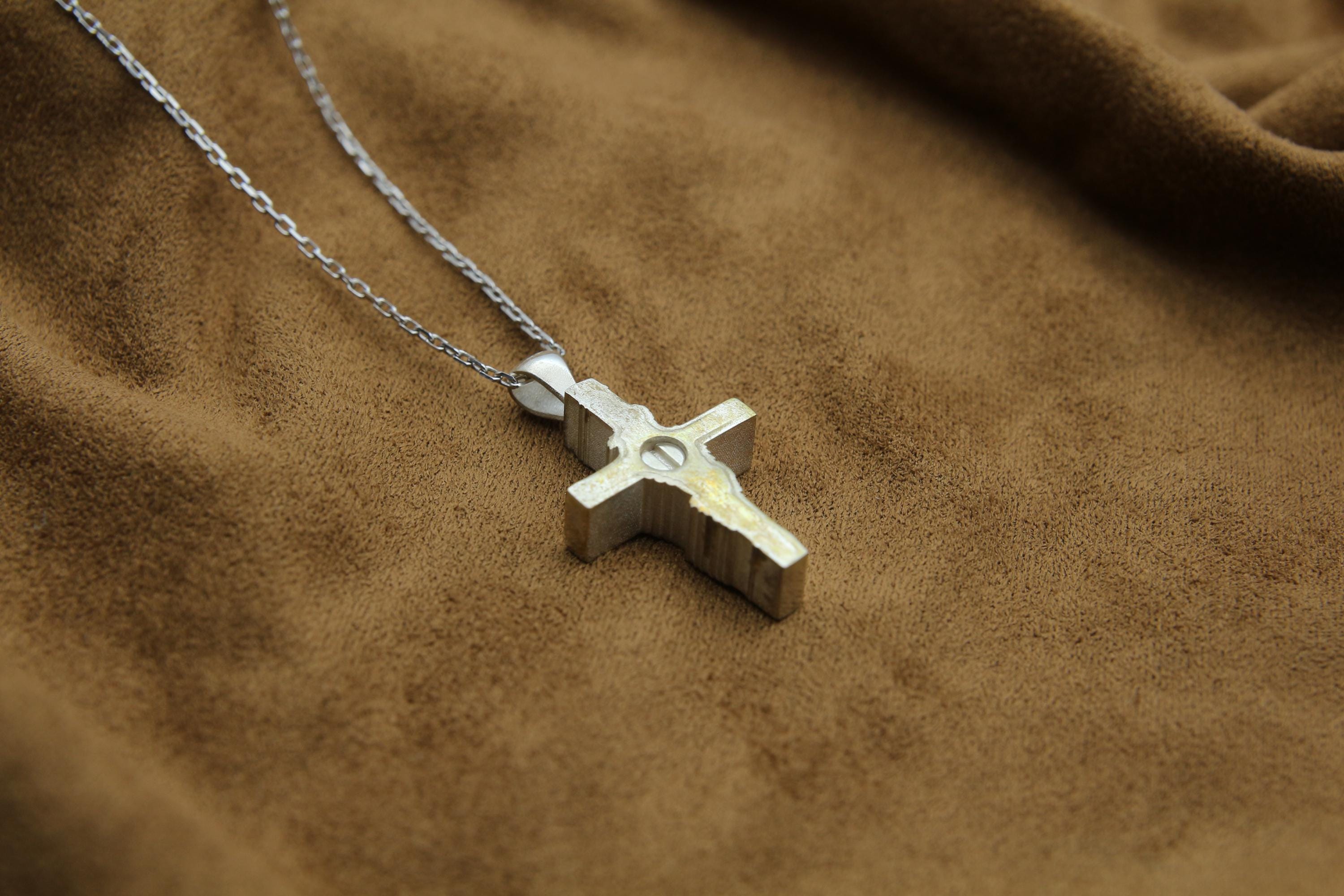 Vine Cross Memorial Urn Necklace – 925 Sterling Silver Grape Motif Ash Pendant with Optional Engraving (24 mm)