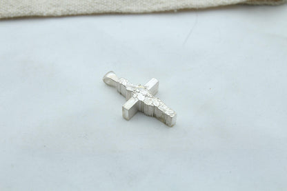 Vine Cross Memorial Urn Necklace – 925 Sterling Silver Grape Motif Ash Pendant with Optional Engraving (24 mm)
