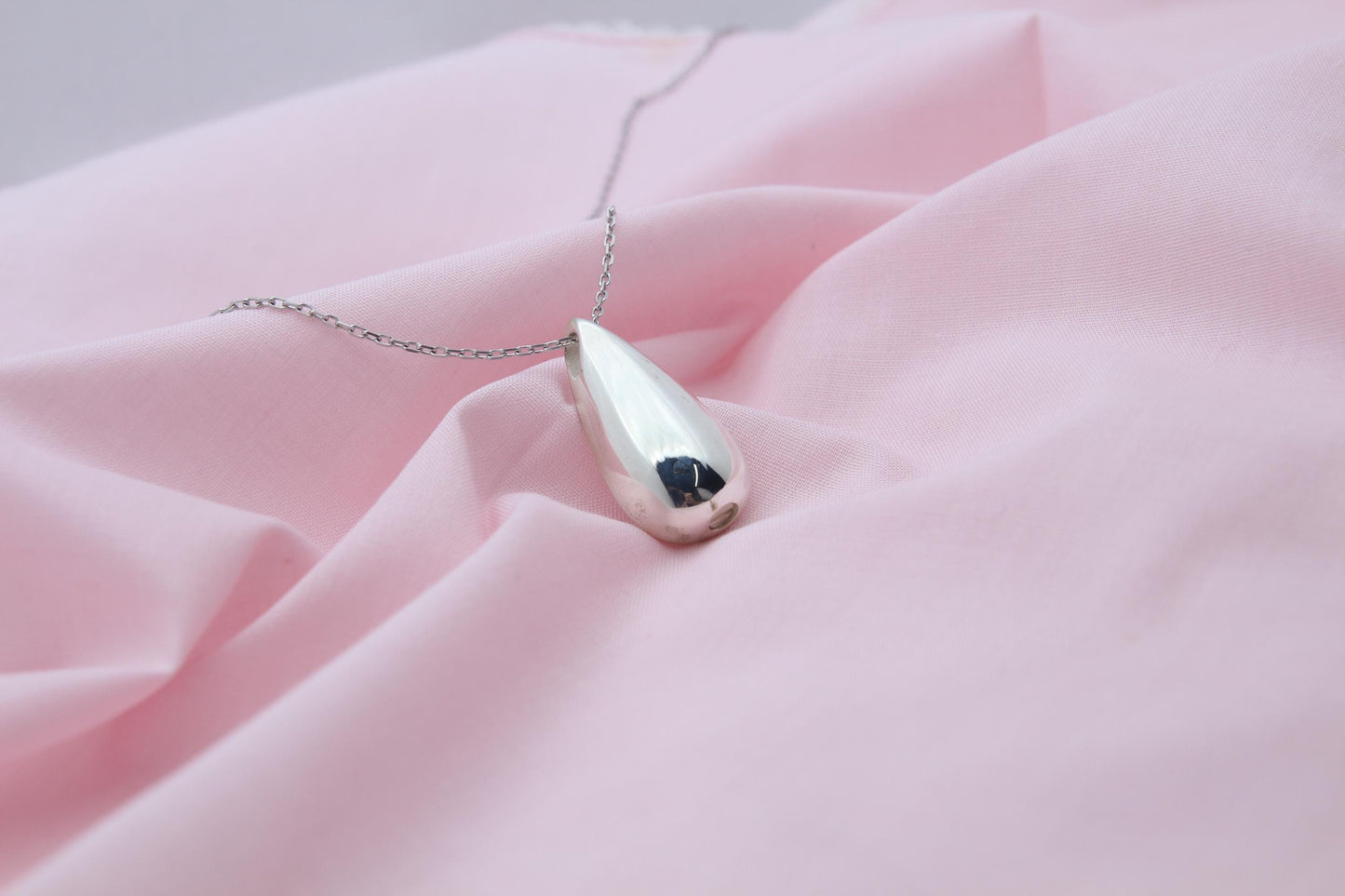 Teardrop Urn Necklace – 925 Sterling Silver Memorial Ash Pendant (16,20,26 mm)