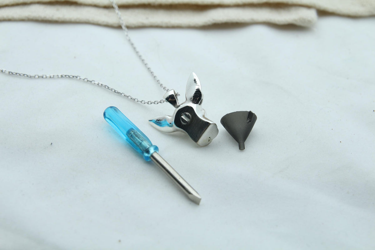 Chihuahua Love Memorial Urn Necklace – 925 Sterling Silver Dog Ash Pendant with Optional Engraving (20 mm)