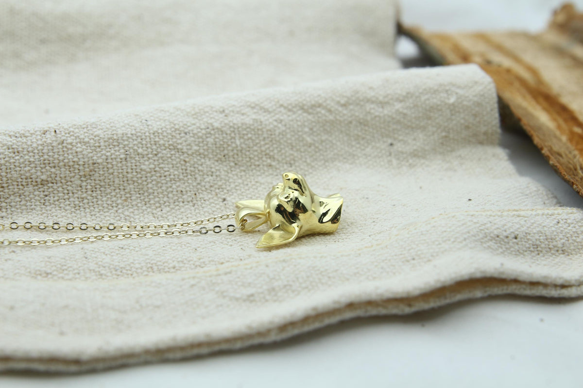 Tiny Companion Chihuahua Urn Necklace – 925 Sterling Silver Dog Ash Pendant with Optional Engraving (20 mm)