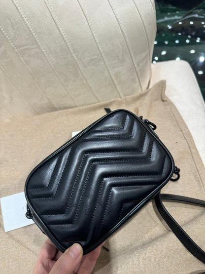 GG MINI 18 MARMONT MATELASS_ SHOULDER BAG BLACK CALFSKIN