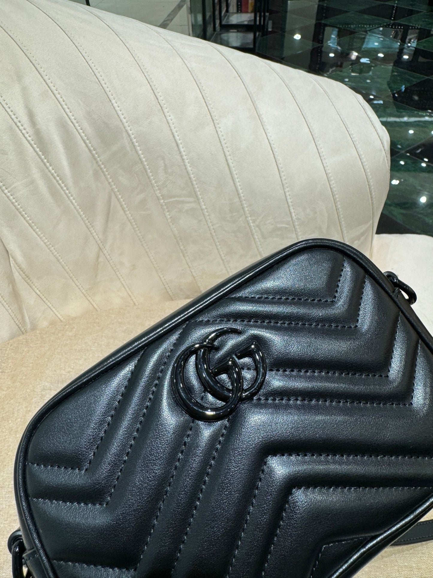 GG MINI 18 MARMONT MATELASS_ SHOULDER BAG BLACK CALFSKIN