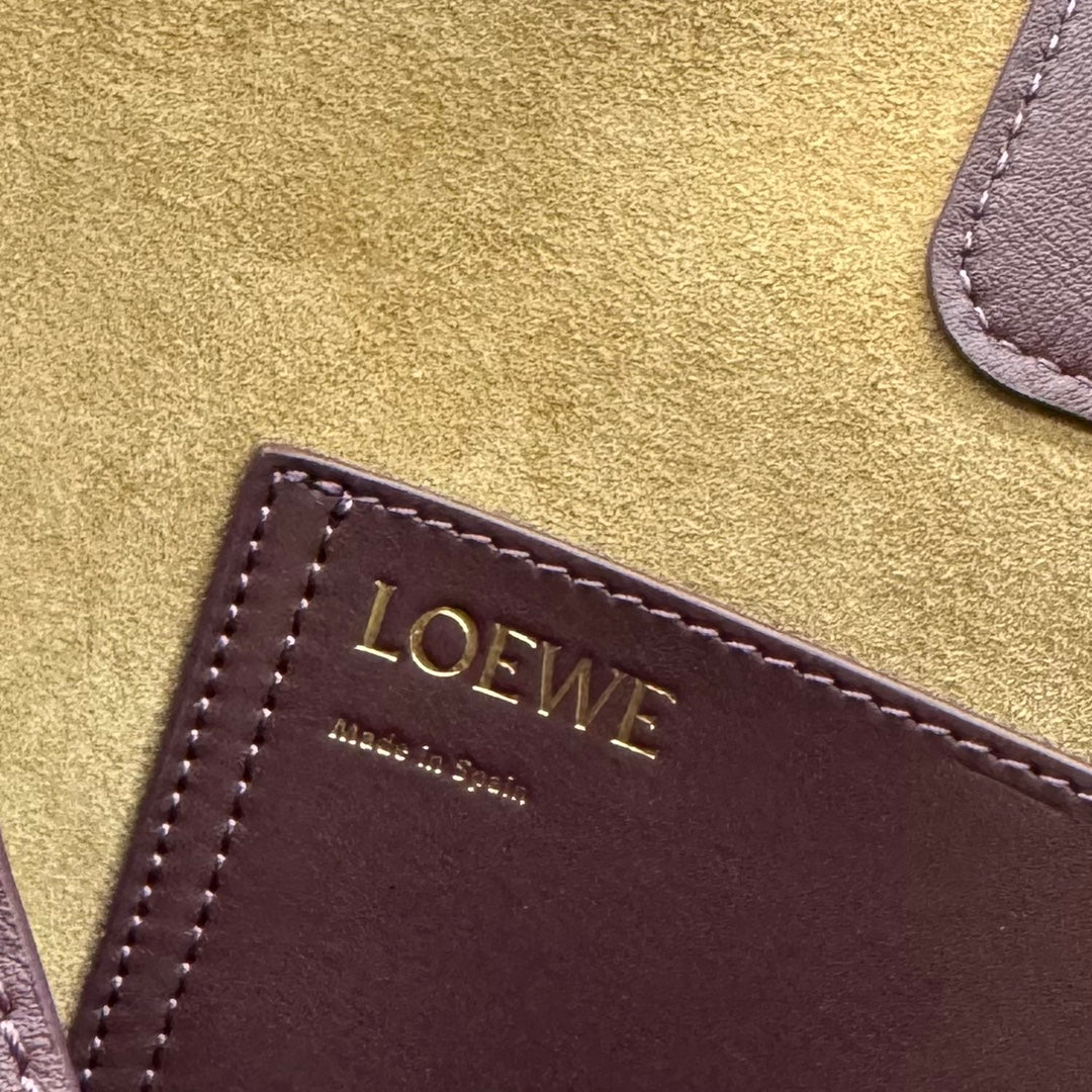 Medium Pebble 28cm Dark Burgundy Calfskin