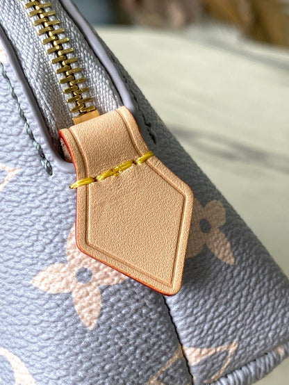 POCHETTE COSM_TIQUE PM 19 IN GRAY CREAM MONOGRAM TRIANON CANVAS