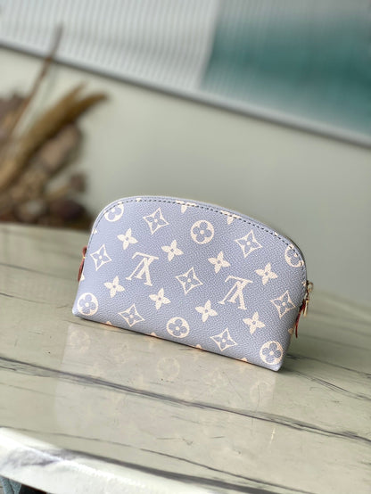 POCHETTE COSM_TIQUE PM 19 IN GRAY CREAM MONOGRAM TRIANON CANVAS
