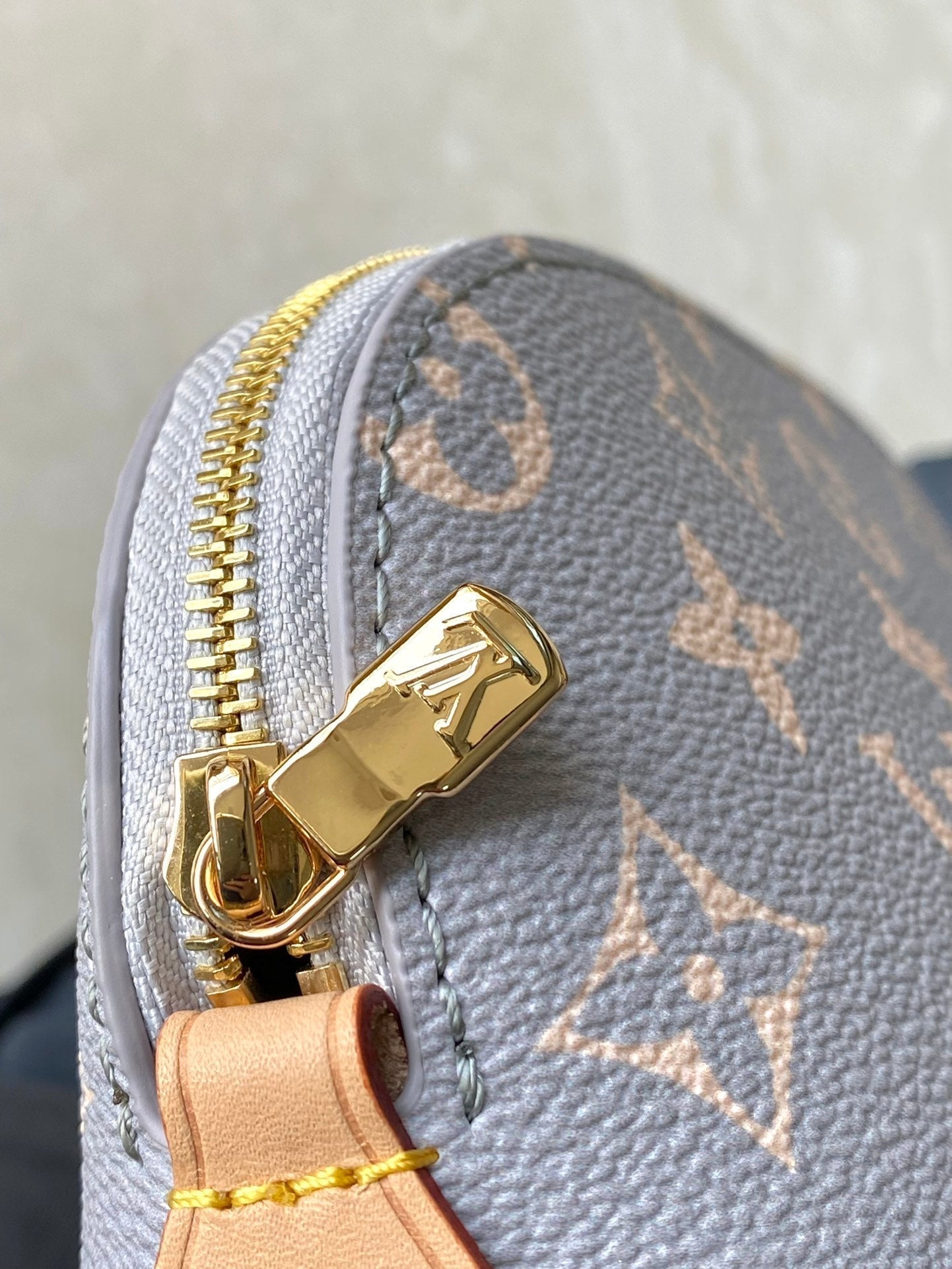 POCHETTE COSM_TIQUE PM 19 IN GRAY CREAM MONOGRAM TRIANON CANVAS